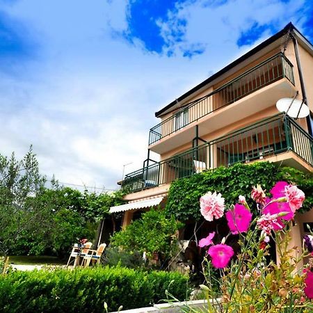 Apartments Franic Ploce  Buitenkant foto
