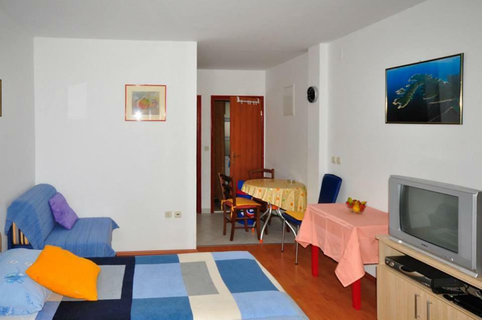 Apartments Franic Ploce  Buitenkant foto