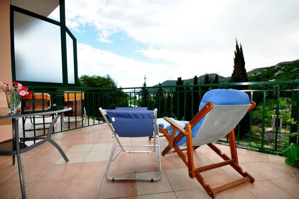 Apartments Franic Ploce  Buitenkant foto