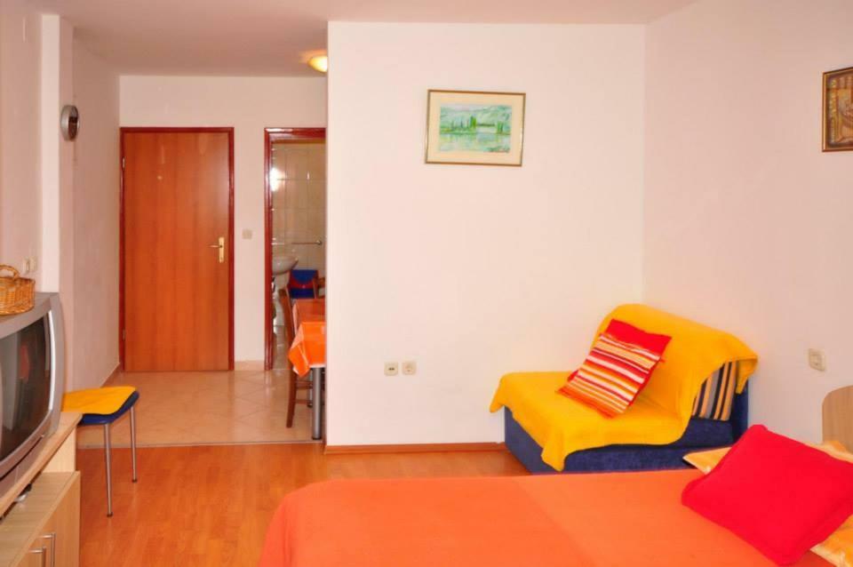 Apartments Franic Ploce  Buitenkant foto