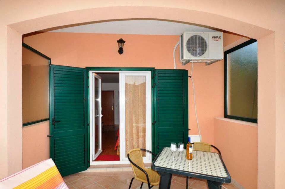 Apartments Franic Ploce  Buitenkant foto